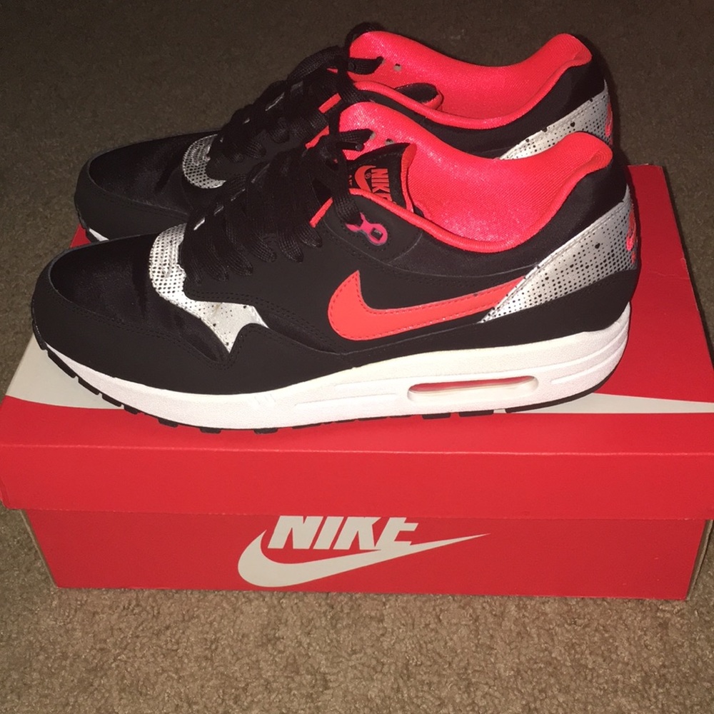 Unisex Nike Air Max 1 Queen of Hearts edition